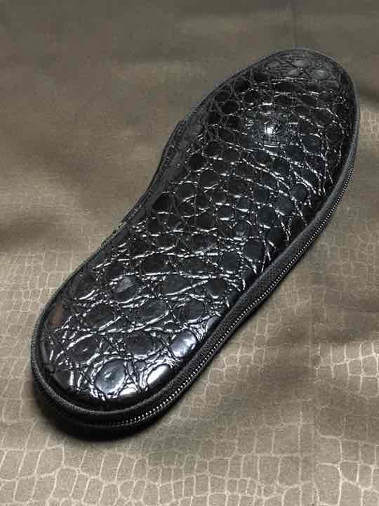 ヴェルサーチ黒クロコ型押し携帯スリッパ収納ケース付き靴ワニ革クロコダイル柄 鰐