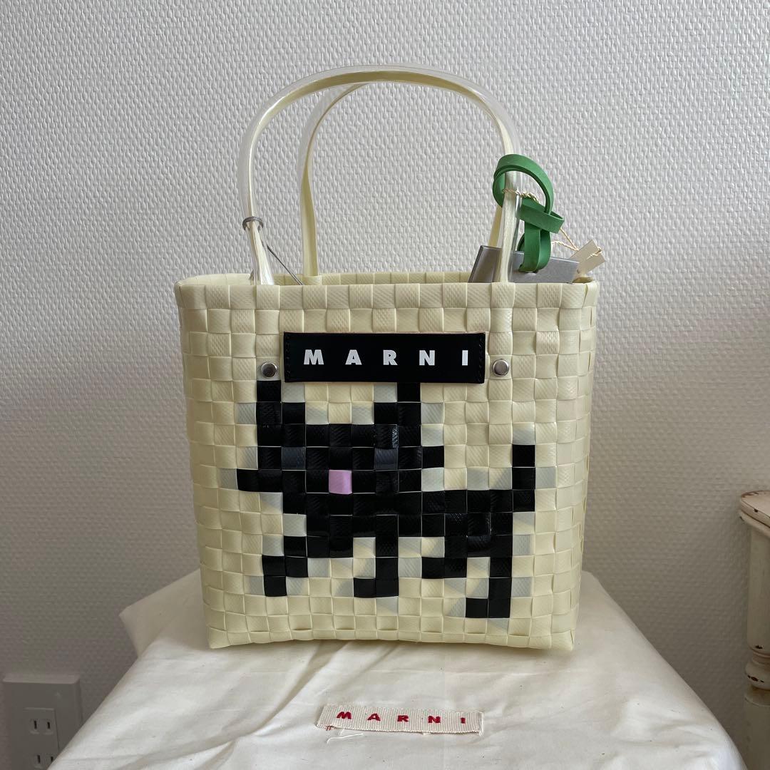 マルニ　マーケット　バスケット　黒猫　ネコ