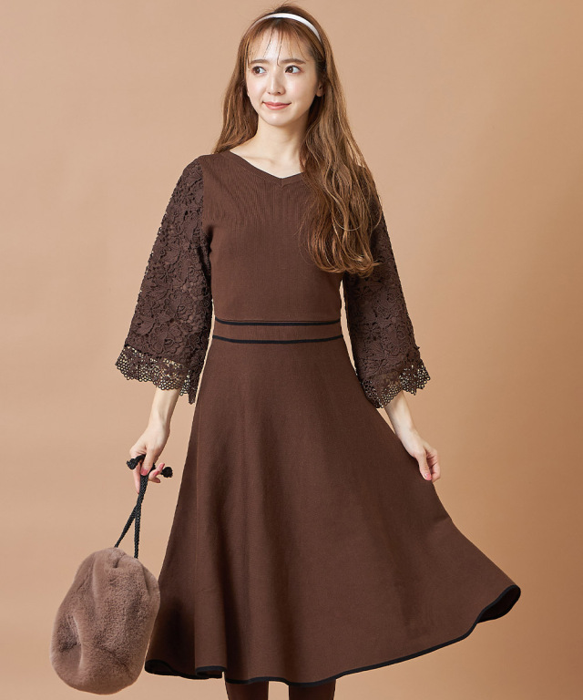 【新品】トッコ クローゼット フラワーレーススリーブ切替ニットワンピース 黒